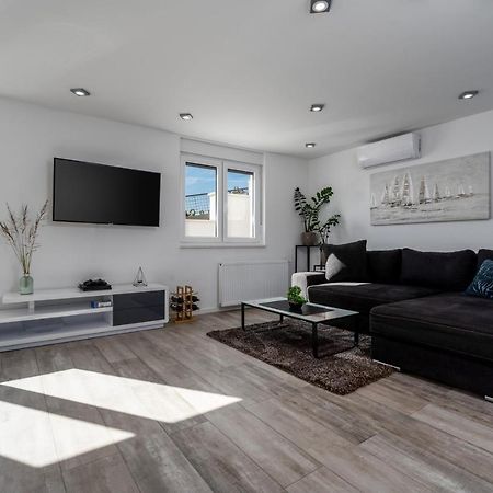 Villa Dream With Private Pool, 2 Bedrooms With En-Suite Bathrooms, Sea View Omiš Екстериор снимка
